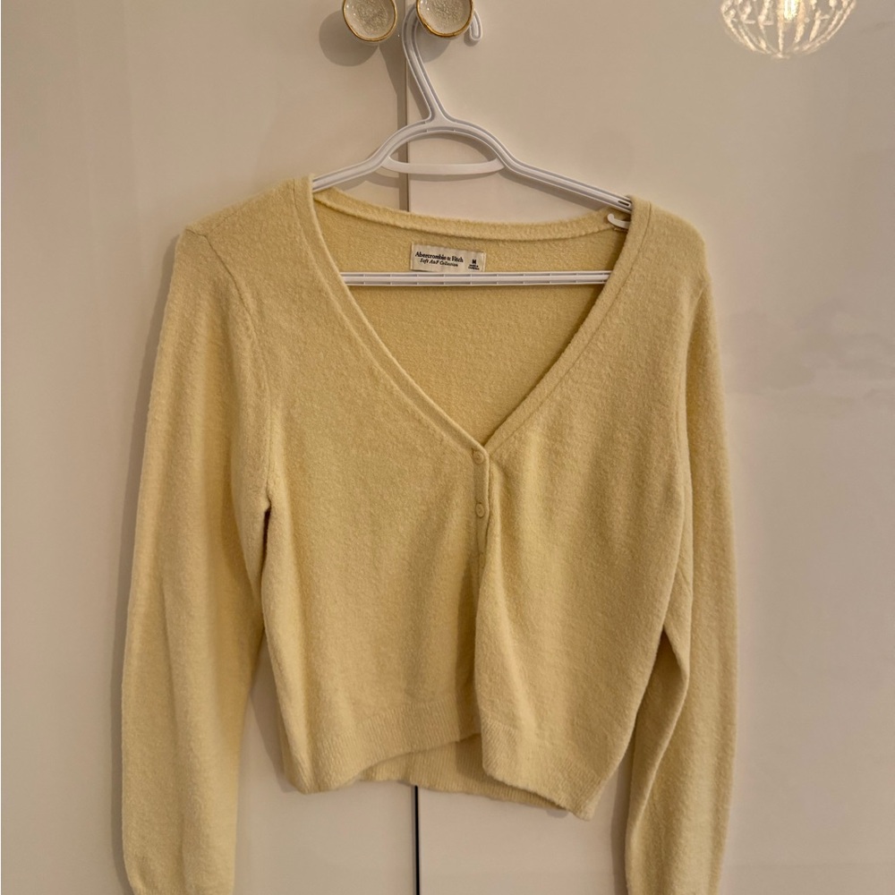 Abercrombie & Fitch Women's Light Yellow V-Neck Sweater